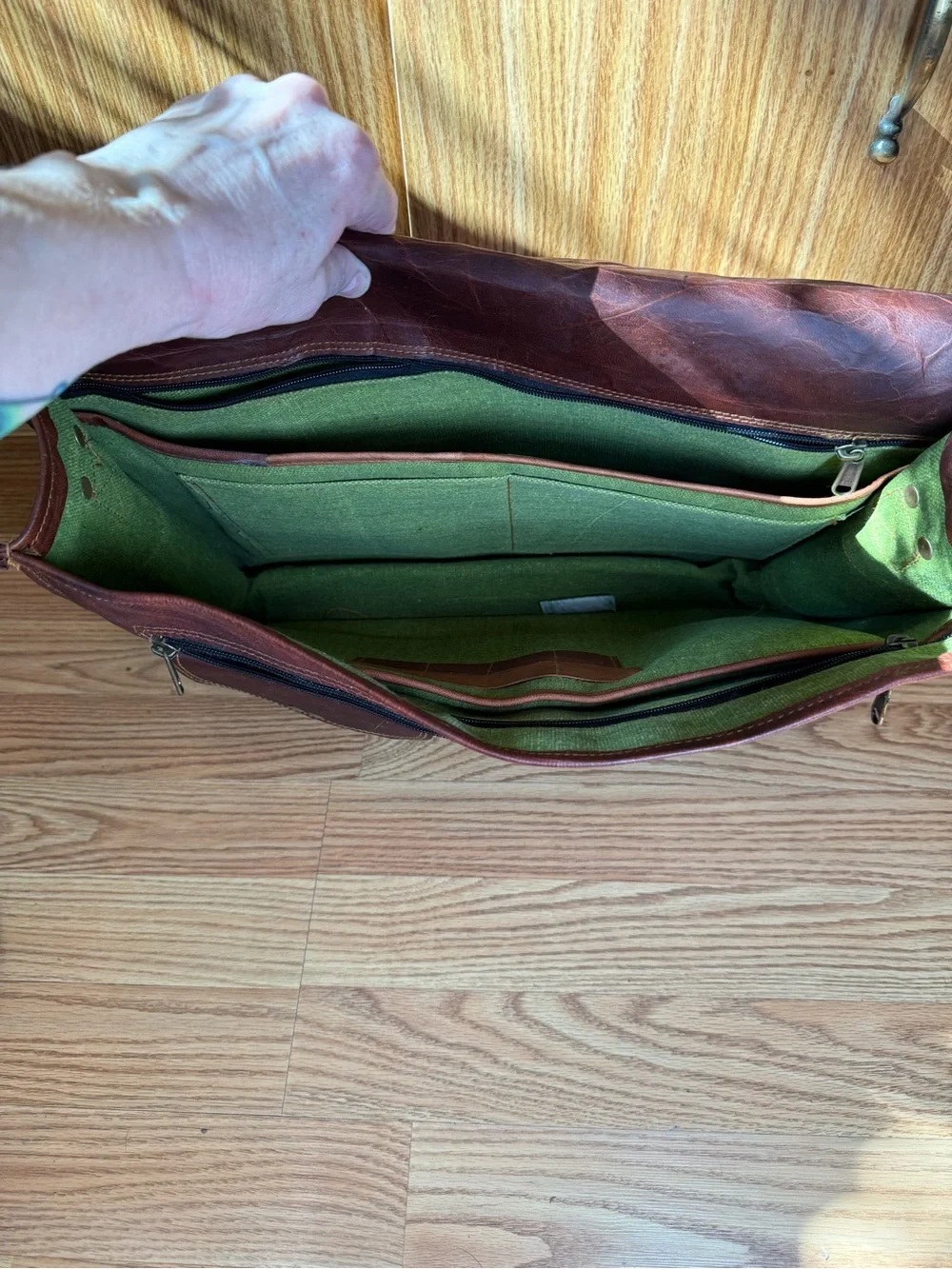 Cuero brand Vintage Leather Laptop Messenger Bag.Never used. Has long strap